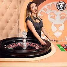 Tangkapan layar aplikasi senyum slot menampilkan meja Dragon Tiger live-dealer dan menu navigasi